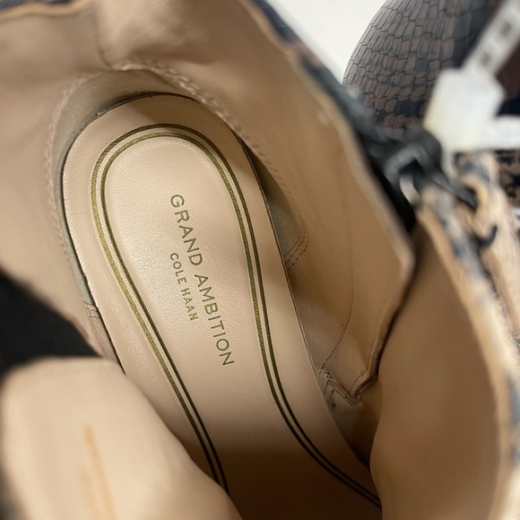 Cole Hann Grand Ambition snake print ankle boots size 6 upper embossed leather - Picture 3 of 7